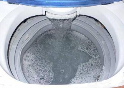 洗衣機倒水進去就漏水