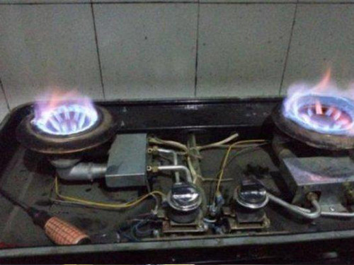 燃?xì)庠罹S修附近電話_隨叫隨到